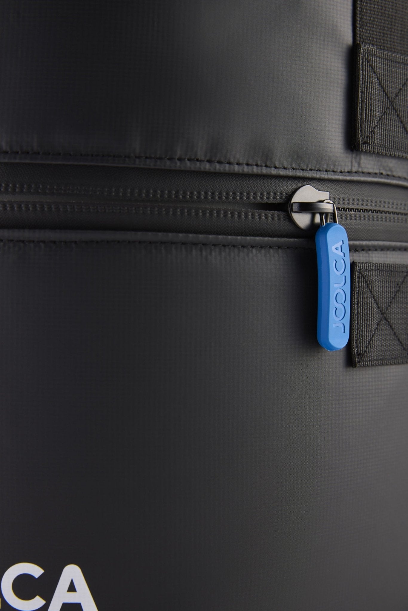 Close-up of the blue Joolca zip pull on the GottaGo carry bag